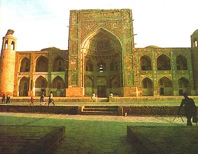 The Abdulaziz Khan madrasa (1654)